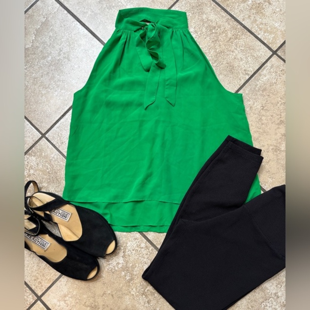 Green Halter Top Blouse 
Tie Neck
Banana Republic
Size S
Like New